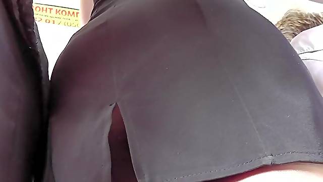 Hardcore upskirt right in the public transport