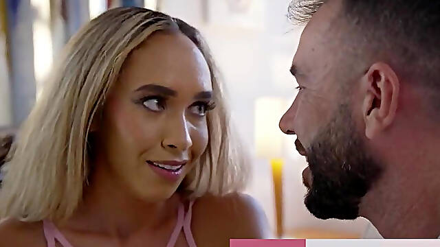 Fit and limber hottie, briana moon, spreads her legs wide open for her friend s husband cockuemydr