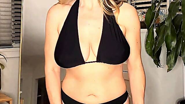 Amateur Big Boobs jerks Big Dick