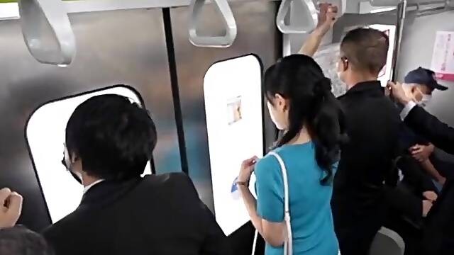 痴漢 Chikan on train wet fingering young Japanese woman