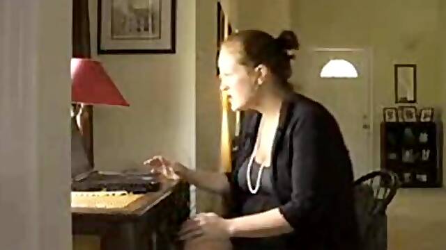 Annabelle Flowers Voyuer Mom