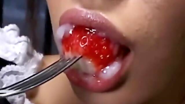 Cum Eat with Food