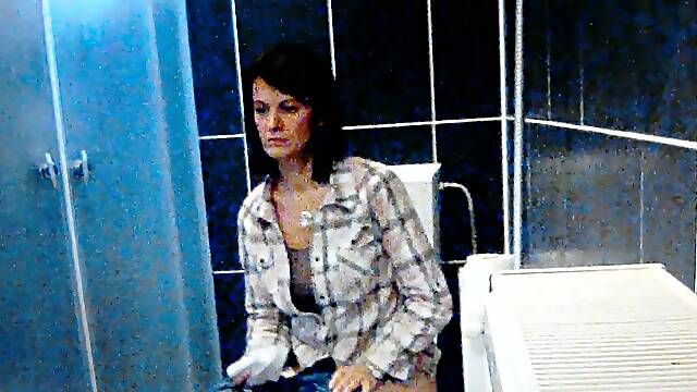 Love to watch, save videos of raunchy women peeing