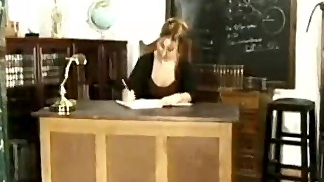 Schoolgirl+Mamma Spanked