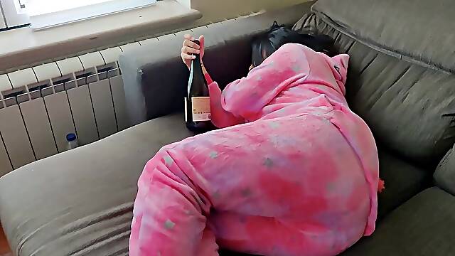 Hangover stepsister doesnt mind if I fill her ass hole with cum