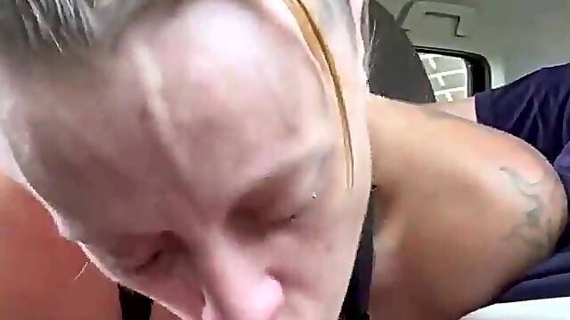 Streetwalker is picked up to blow a sausage in the middle of the day