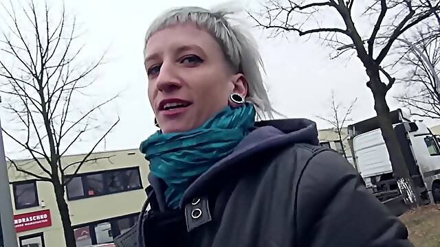 Schlankes Goth Teen 18+ Mitten In Berlin Getroffen Und Gefickt