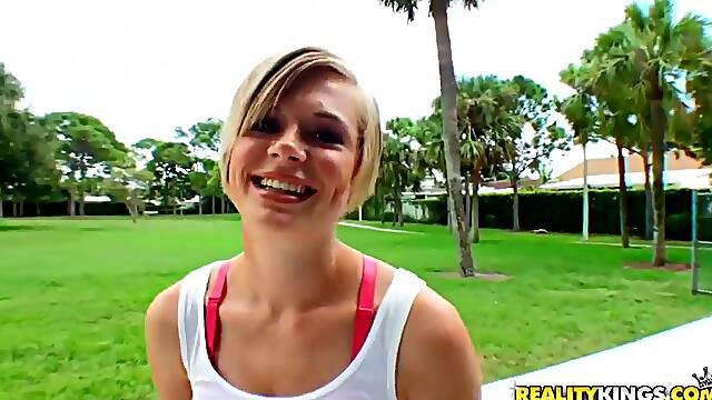 Now you shouldnt waste time any longer but just take a glance at pretty tennis player Tracy Lee...
