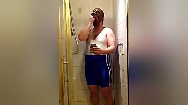 Gunge shower in lycra
