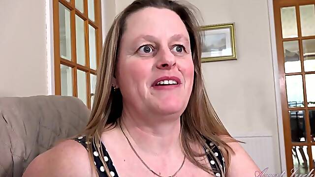 Maries sultry MILF solo allure captivates with raw, landlady charm