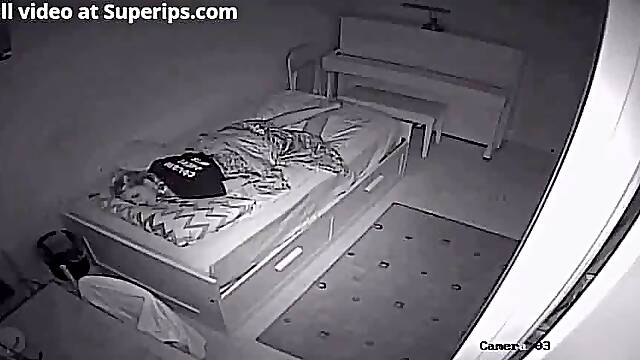 IPCAM – American blonde teen masturbates on her bed