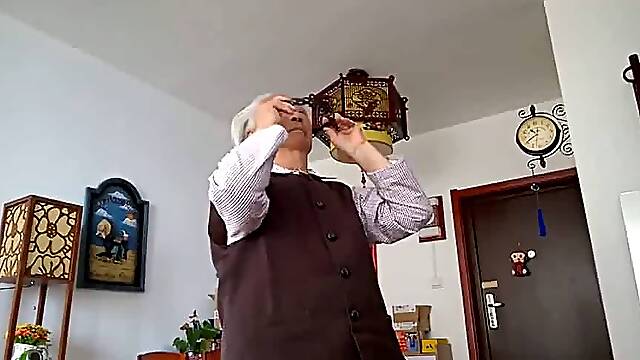 Old Chinese granny gets fucked