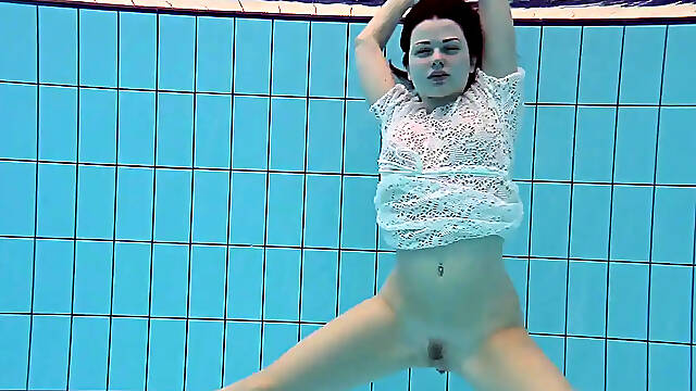 Russian Slut Goes Wild in Public Pool