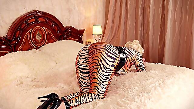 Submissive blonde milf in spandex gets gagged and bound
