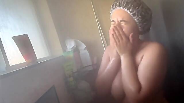 Cute goth GF gets wet and steamy in the shower