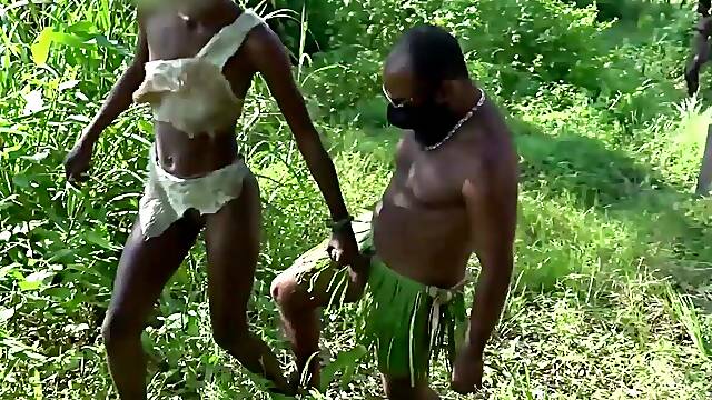 Hungry farmers cock pulled by sexy ebony tribe female in the forest