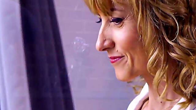 Naomi The Sexiest French Milf