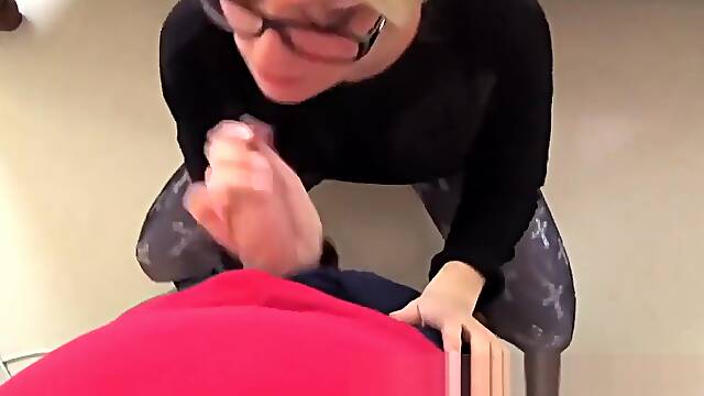 Cara Cum lasst sich beim telefonieren ficken
