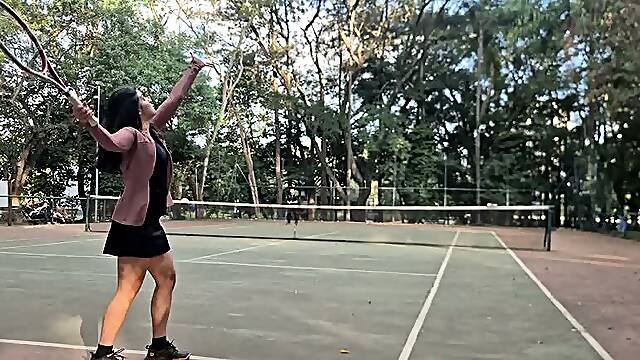 Rafaela and Igor are taking their Strip Tennis match outside