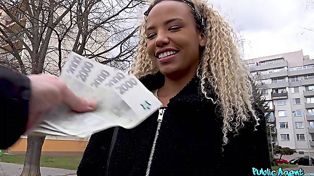 Man fucks tight ebony so good that she cums ahead of him