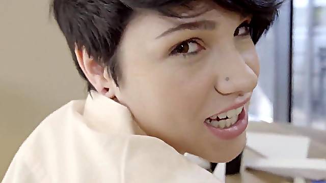 Short haired slut Cadey Mercury pleasantly fucked in bed
