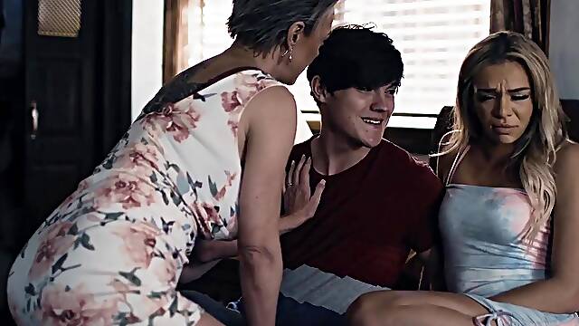 Horny mommy and teens 3some crazy sex video