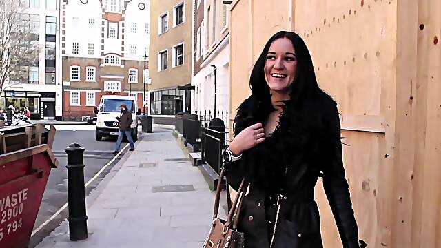 Brunette Carmel Cox enjoys while getting fingered by her lover