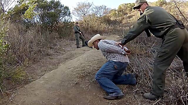 At the border an agent bangs a hot girl he caught trying to sneak in