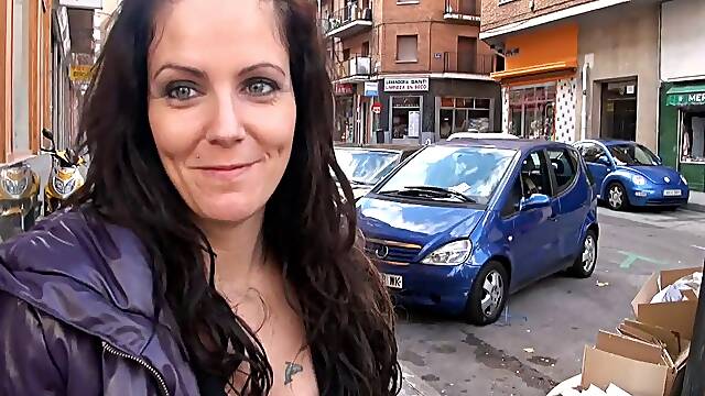 Fake tits Ris Dar superbly awarding huge dick with blowjob