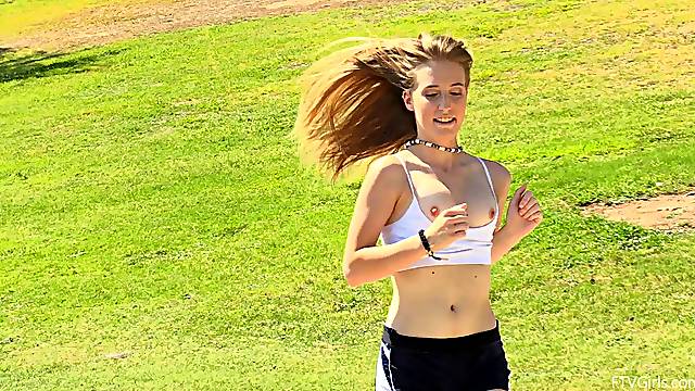 Sporty blonde babe Dakota exposes her pussy in public while jogging