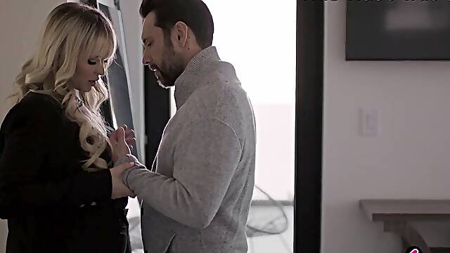 Mother Id like to fuck real estate agent Lilly Bell makes spouse cheat on his latin babe wife Mona Azar