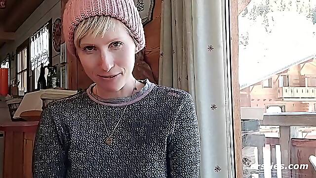 Ersties - Veronica B. squirtet im Schnee
