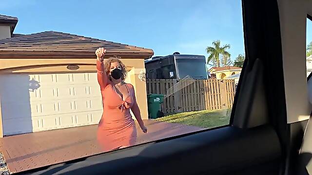 AMAZINGFILMS Sara Jay knows how to tip