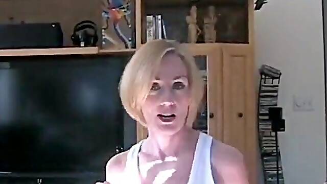 Nasty Hot Melanie: StepMom Oral job