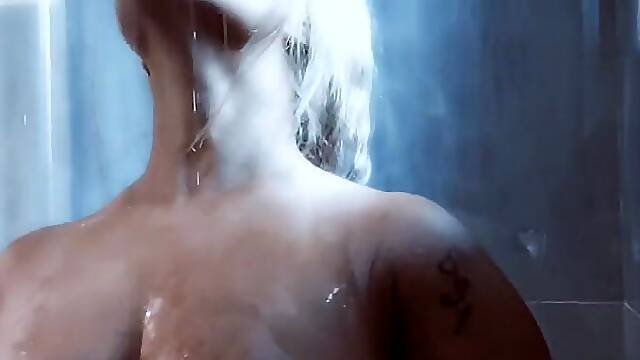 Natural breasts and flawless butt Black Ruelynn plays in the shower
