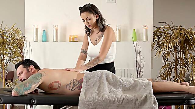 Hot massage with sexy Bella Luna on the table