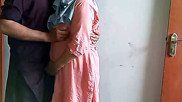 Desi Indian married Aunty ki chudai steaming Aunty ne apne yar se chudwaiya Muslim hijabi desi Aunty