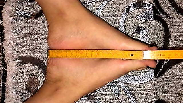 Vaso moves her sexy (size 36) feet, part 3