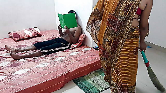 Kamwali k sath Kar dala ghapaghap Indian student sex with maid mrsvanish   