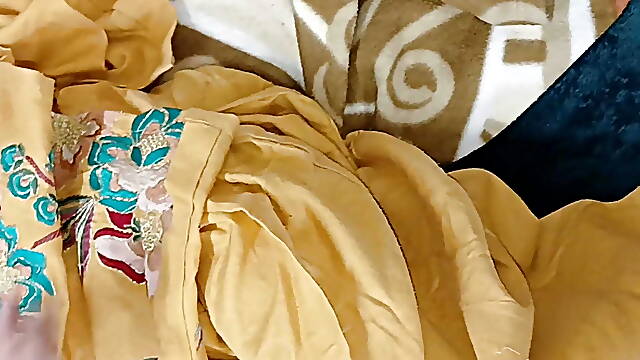 Mother in low ko bed per sote hove choda Desi Sasu ki tight chikni chut chut chudayi  hindi porn