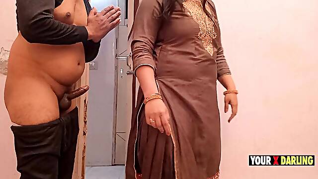 Punjabi Jatti caught bihari masturbate in her bathroom and punish him