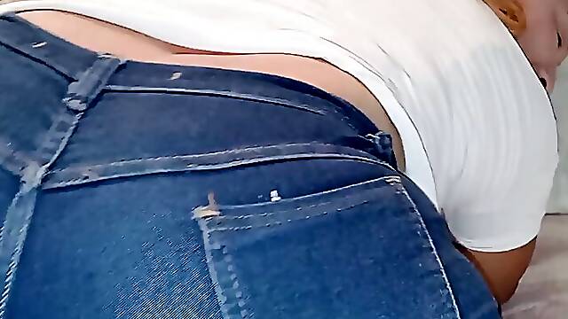 Ginas Jeans Fit Well to Fuck