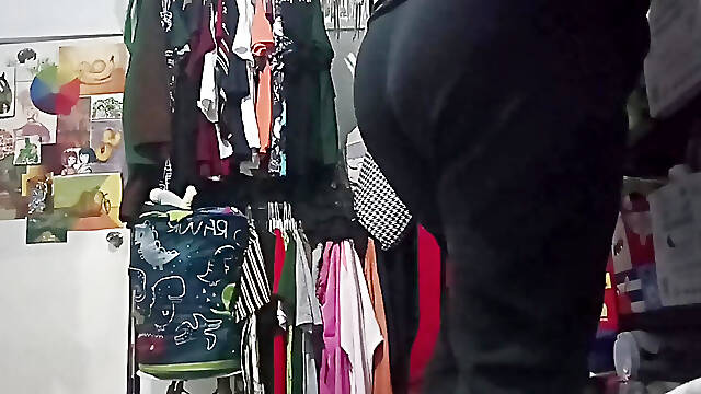 Only for voyeurs. Masturbate watching me change my clothes to go for a run and show my tits in the street