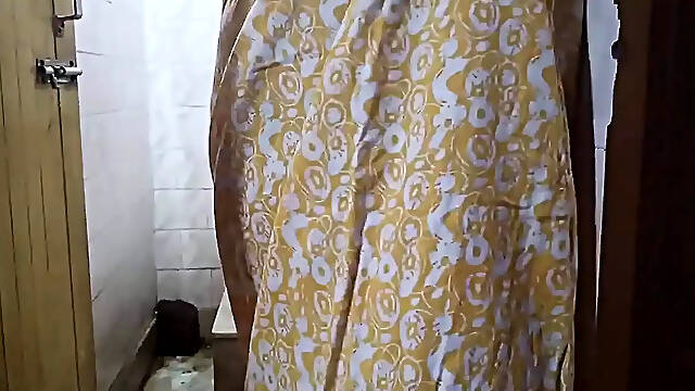 Indian Housewife Nude and Naked Bath