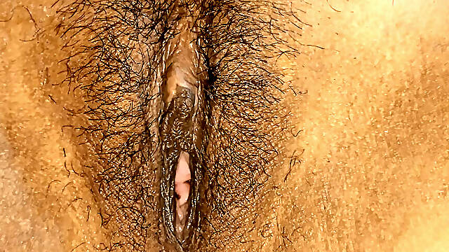 Vabi fingering her sexy pussy
