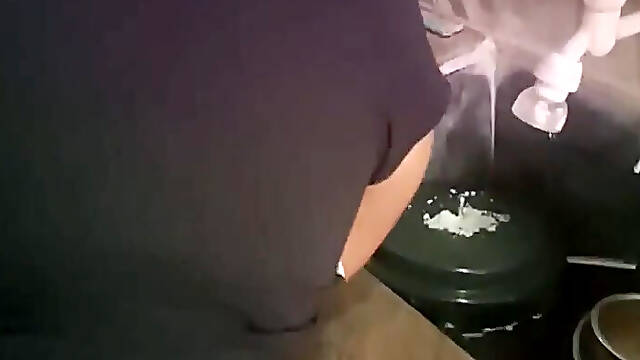 Kitchen Working in Maami