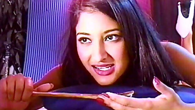 Vintage 90s Indian Starlet Nadia Nyce laps up thick cum
