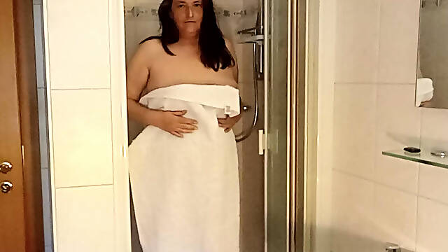 Hot, sweaty, intense scent... German milf, slightly hairy, totally natural !! Imagination allowed!