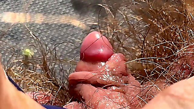 Amateur Hairy Girl Mastubates in Closeup with Huge Clit