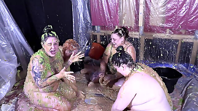 Cheyeene, Skyler, Hannah &amp; Roxy covered in mushy peas &amp; beans